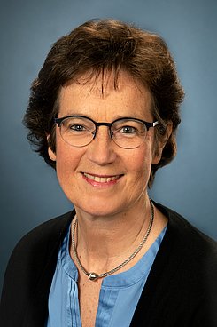 Frau  Angela Matthey